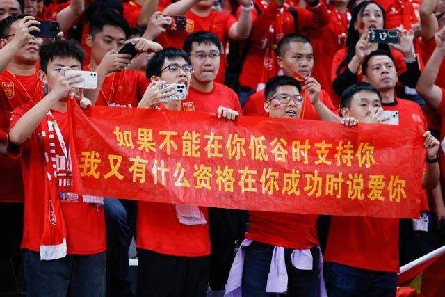 东区榜首易位！深圳队绝杀东莞队，季后赛争夺白热化